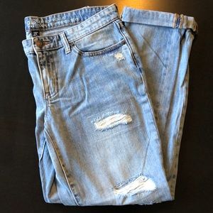 Distressed boyfriend fit jeans (size 6) - GAP